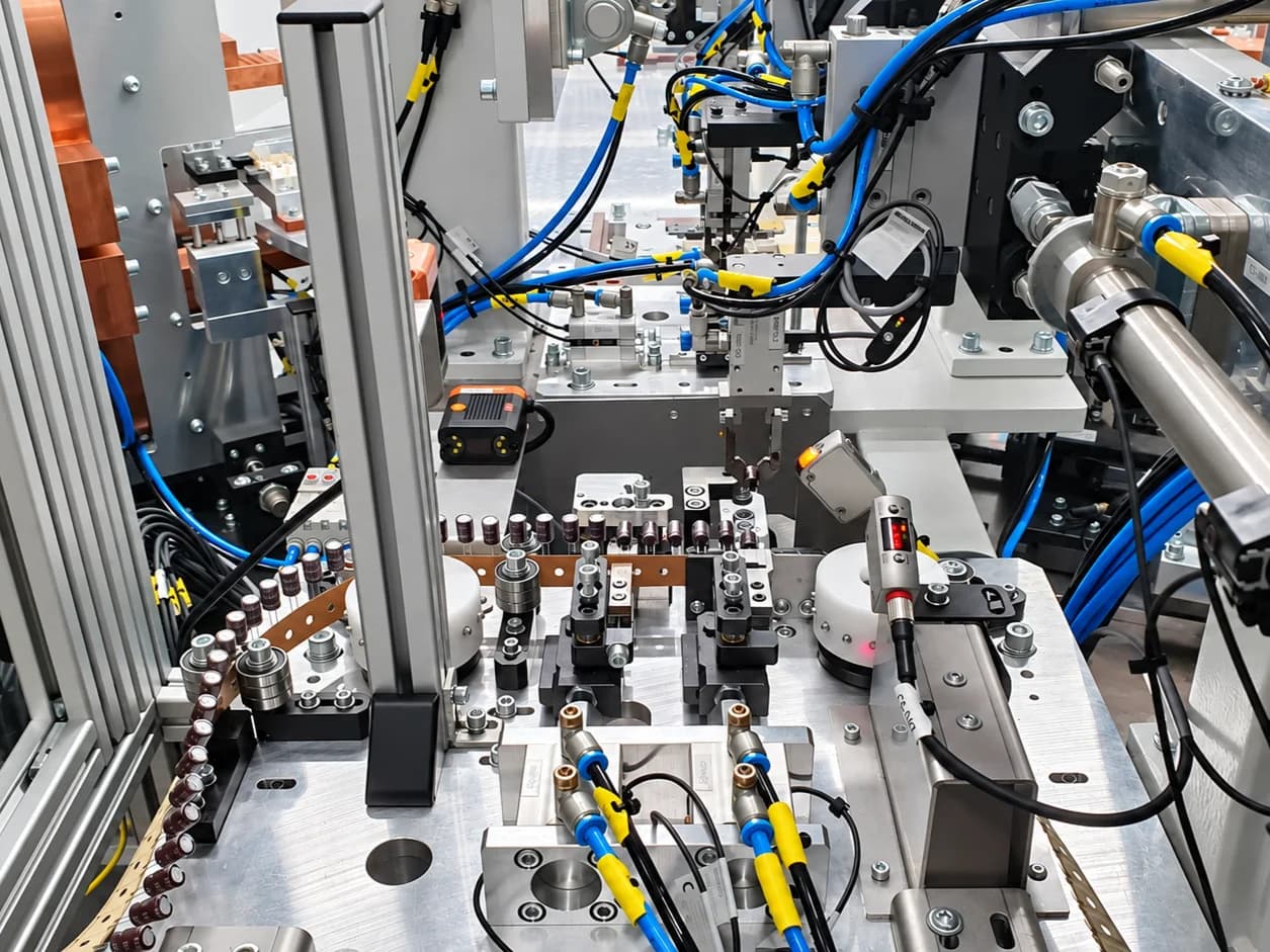 Automatisierte Fertigungslinien – Robot-Service